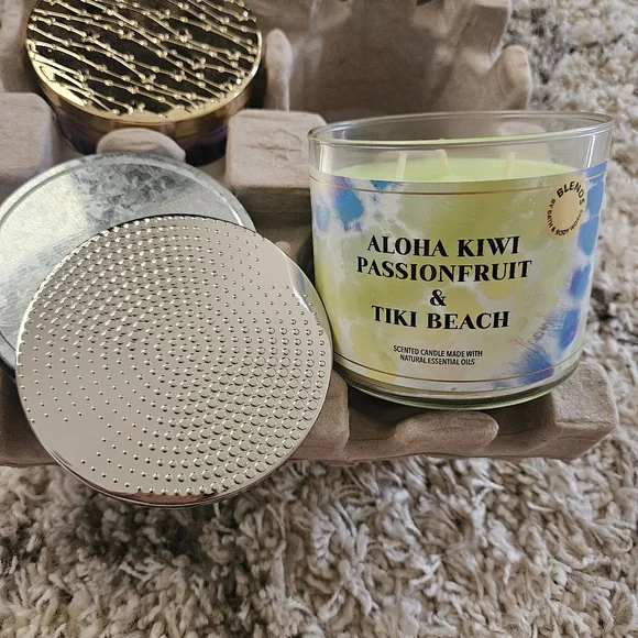 Bath & Body Works 3 Wick Candle Aloha Kiwi Passionfruit & Tiki Beach Rare - Picture 5 of 5